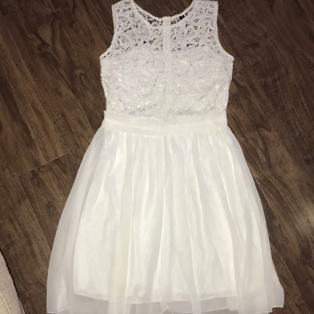 White Sleeveless Dress